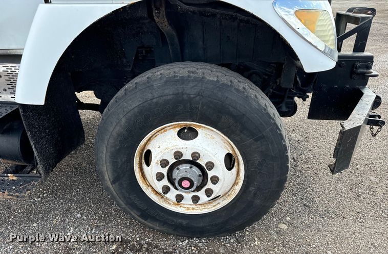 image for item LF9860 2004 International 7500 dump truck