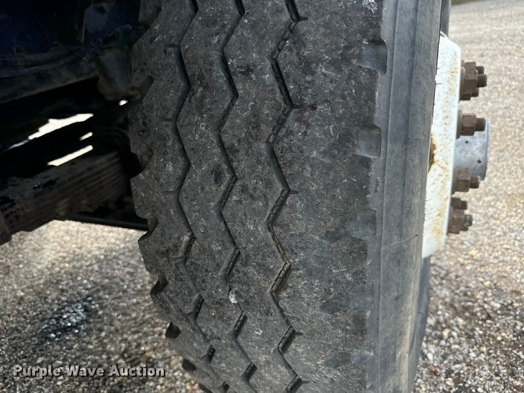 image for item LF9860 2004 International 7500 dump truck