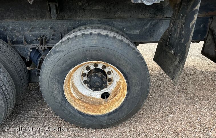 image for item LF9860 2004 International 7500 dump truck