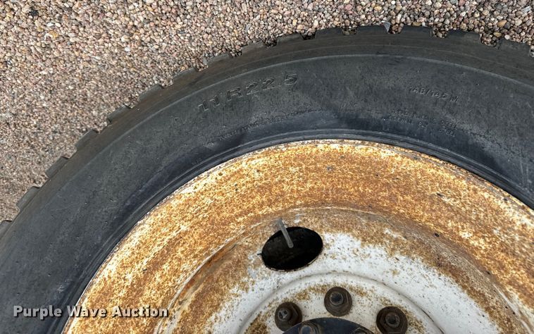 image for item LF9860 2004 International 7500 dump truck