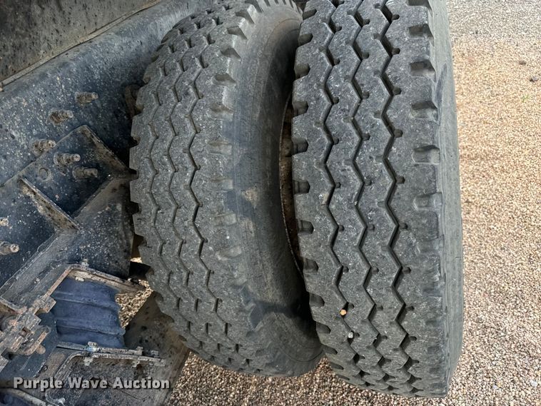 image for item LF9860 2004 International 7500 dump truck