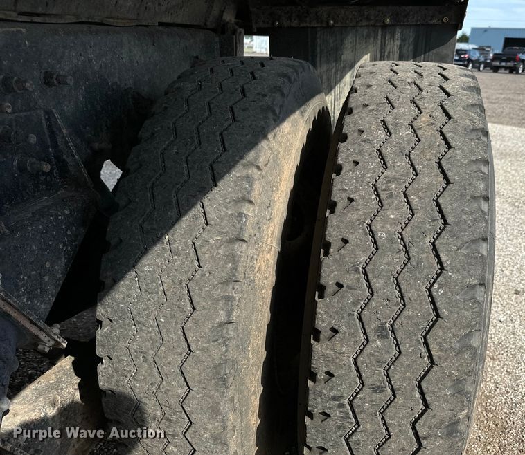 image for item LF9860 2004 International 7500 dump truck