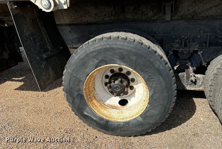 image for item LF9860 2004 International 7500 dump truck