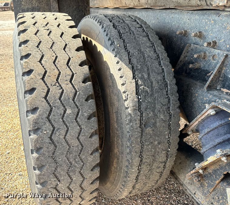 image for item LF9860 2004 International 7500 dump truck