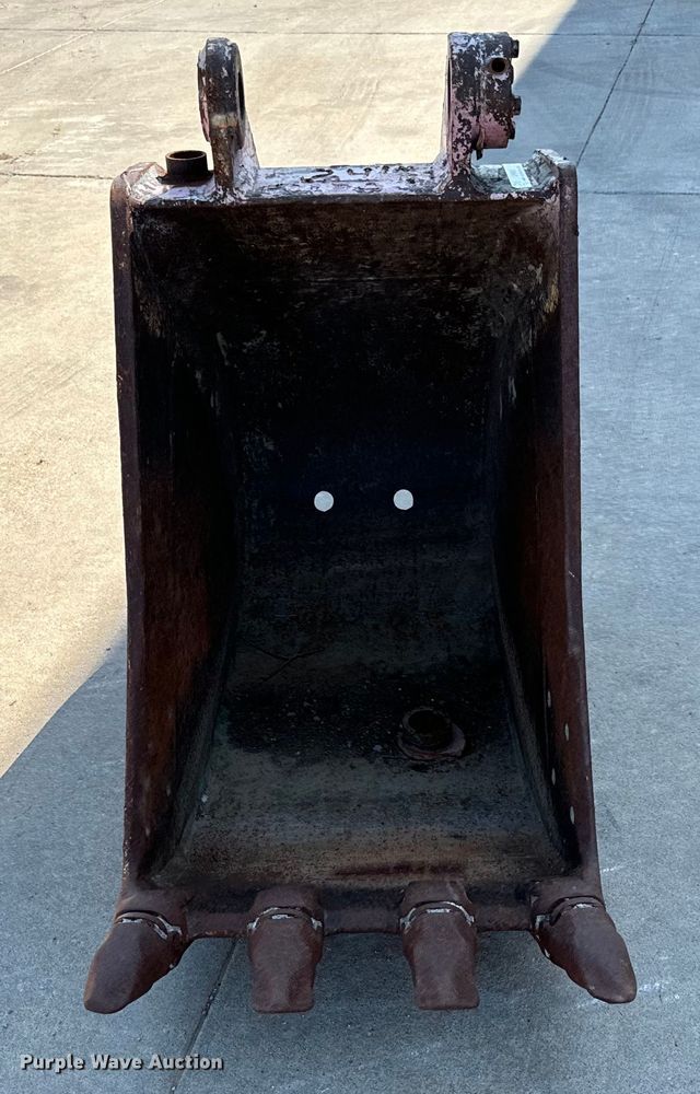 image for item LF9907 Komatsu bucket 