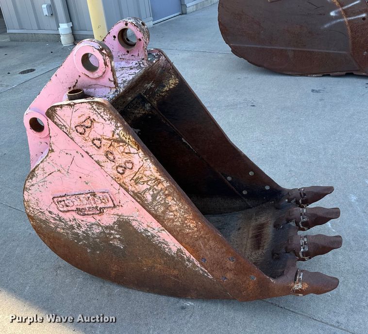 image for item LF9907 Komatsu bucket 