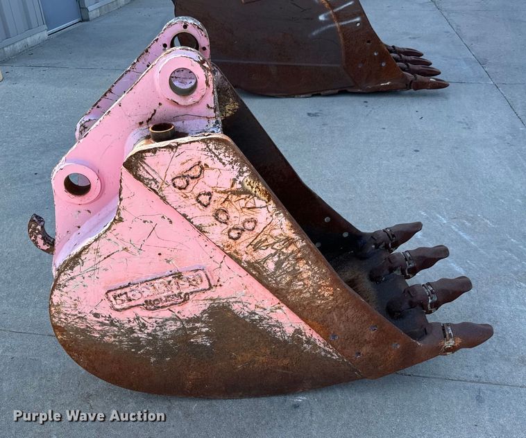 image for item LF9907 Komatsu bucket 