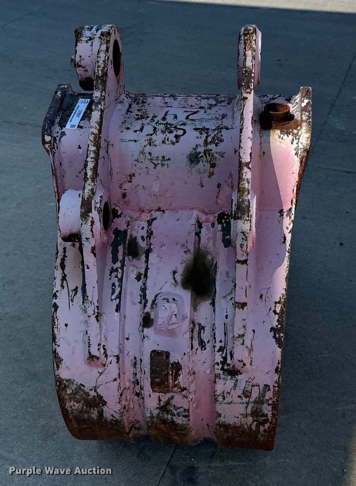 image for item LF9907 Komatsu bucket 