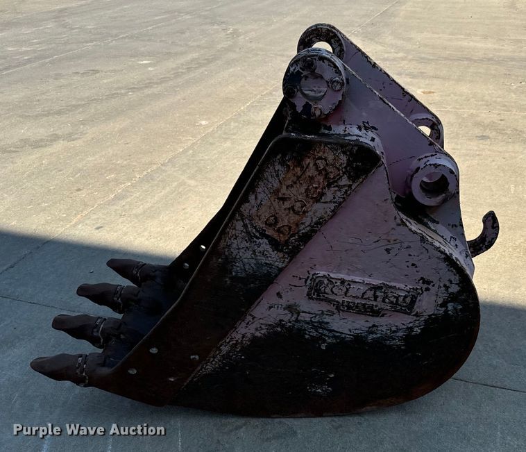 image for item LF9907 Komatsu bucket 