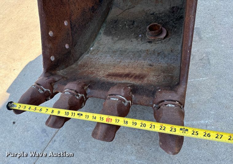 image for item LF9907 Komatsu bucket 