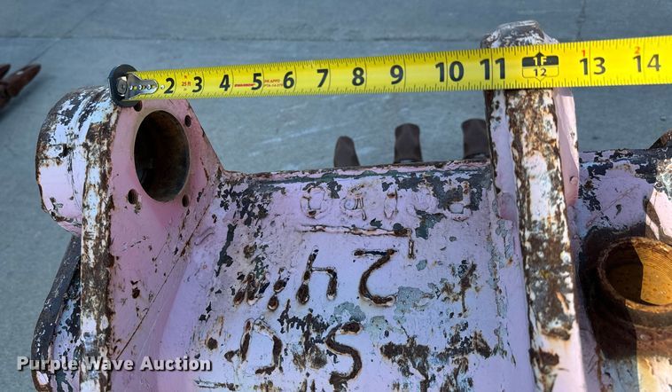 image for item LF9907 Komatsu bucket 