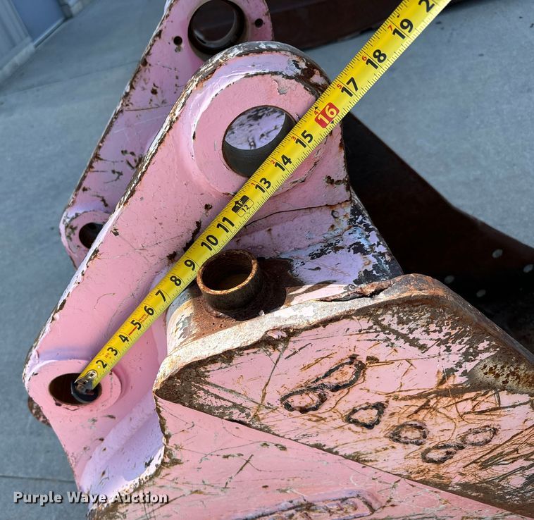 image for item LF9907 Komatsu bucket 