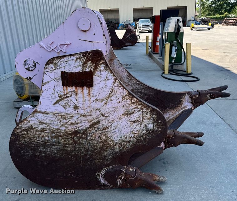 image for item LF9909 LEA Multi-Ripper  bucket 