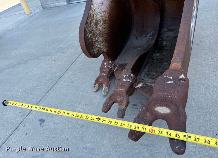 image for item LF9909 LEA Multi-Ripper  bucket 