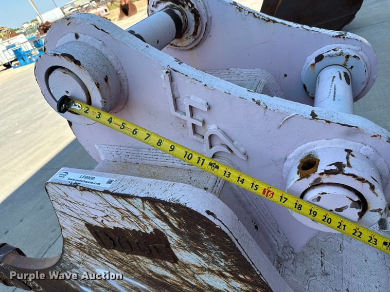 image for item LF9909 LEA Multi-Ripper  bucket 