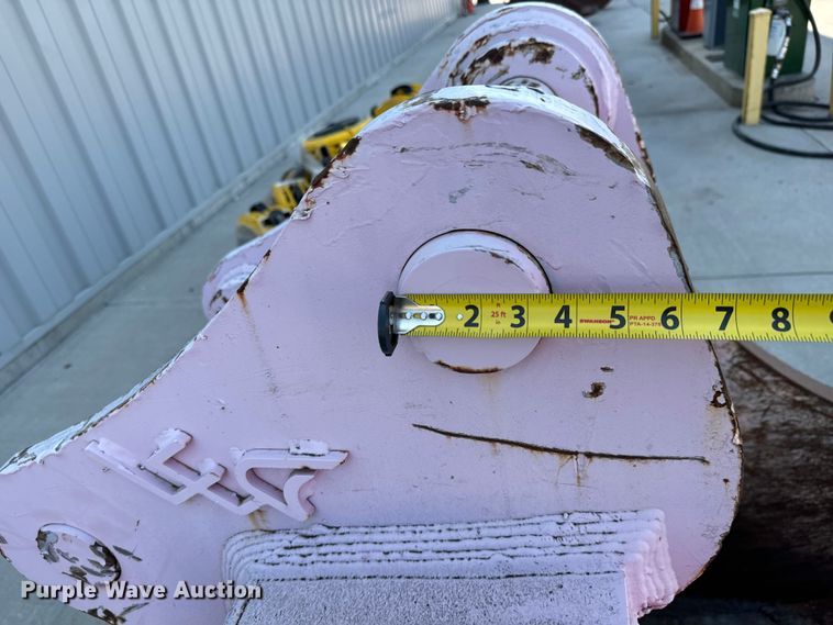 image for item LF9909 LEA Multi-Ripper  bucket 