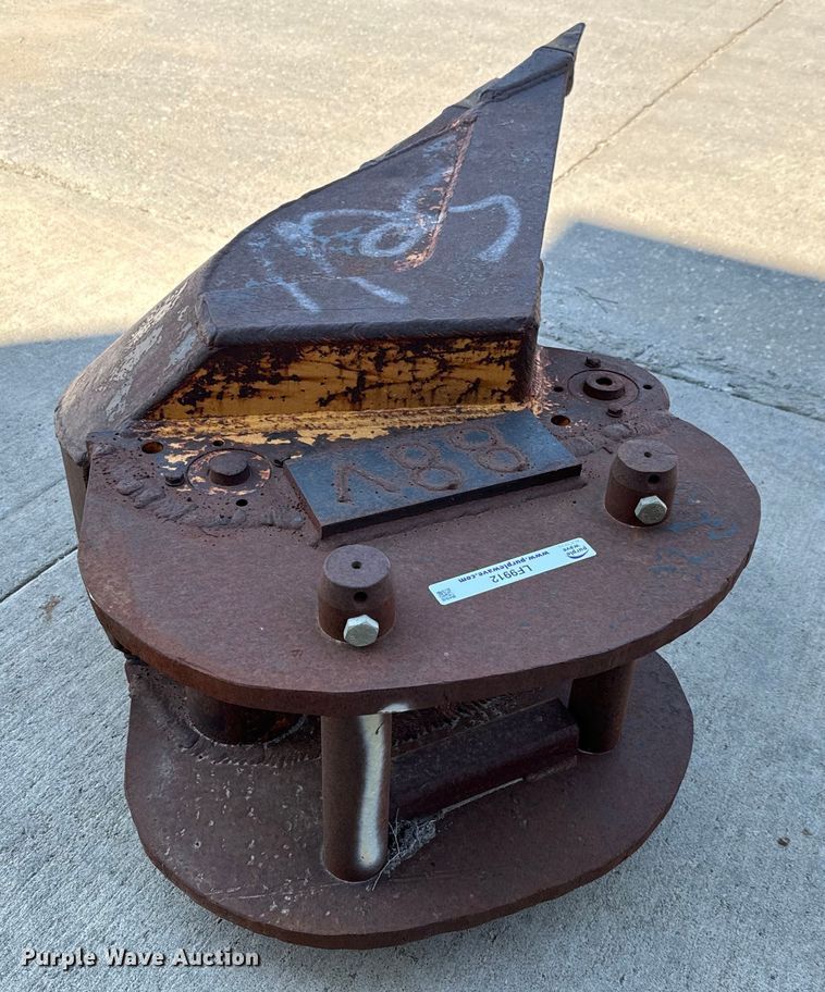 image for item LF9912 Hensley v-bottom bucket