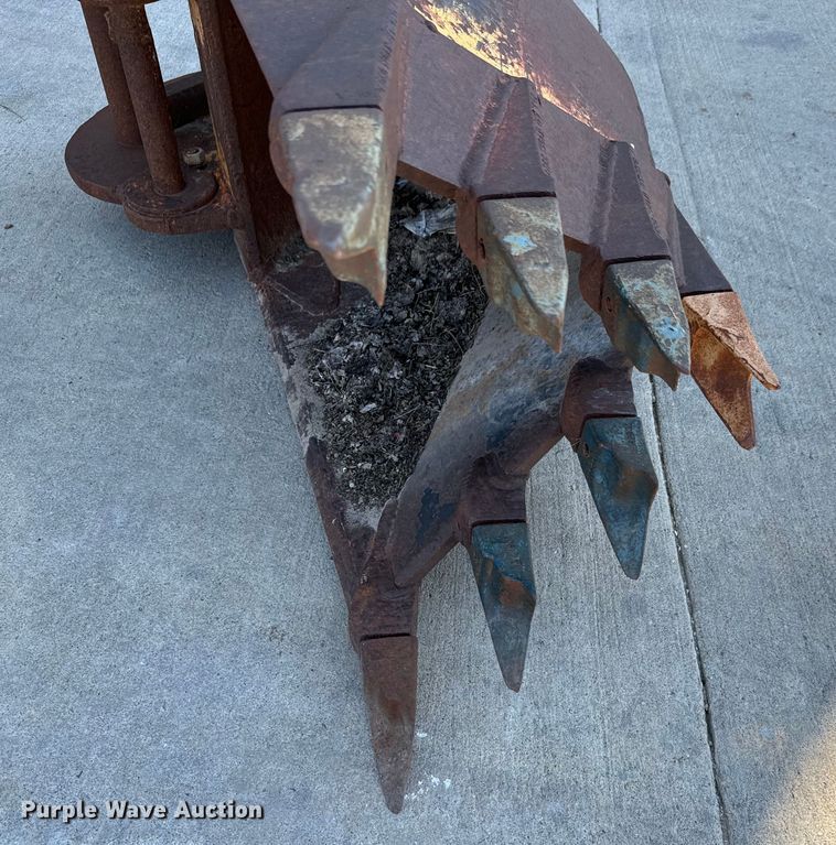 image for item LF9912 Hensley v-bottom bucket