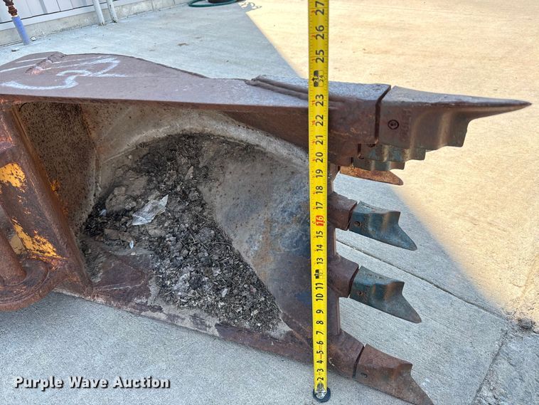 image for item LF9912 Hensley v-bottom bucket