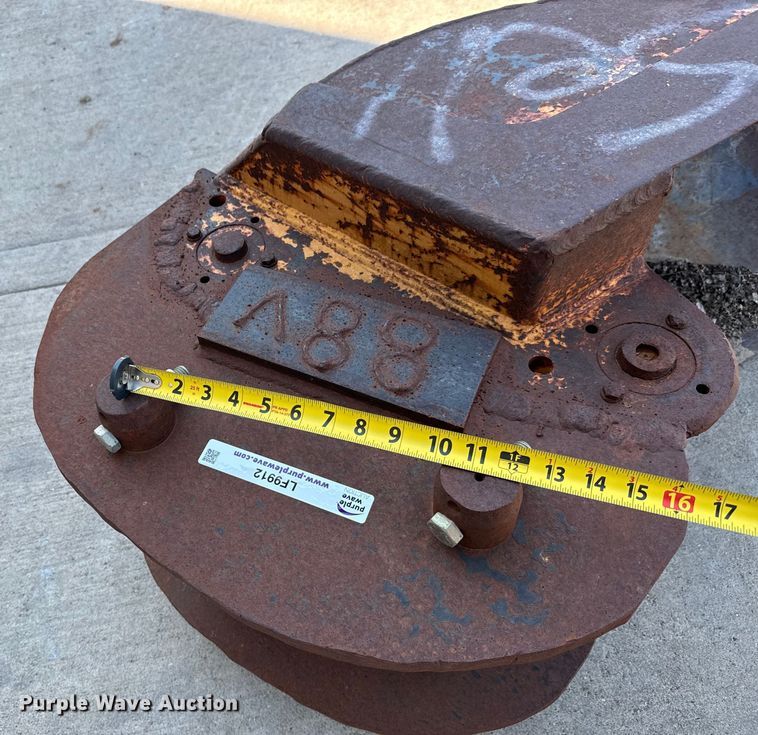 image for item LF9912 Hensley v-bottom bucket