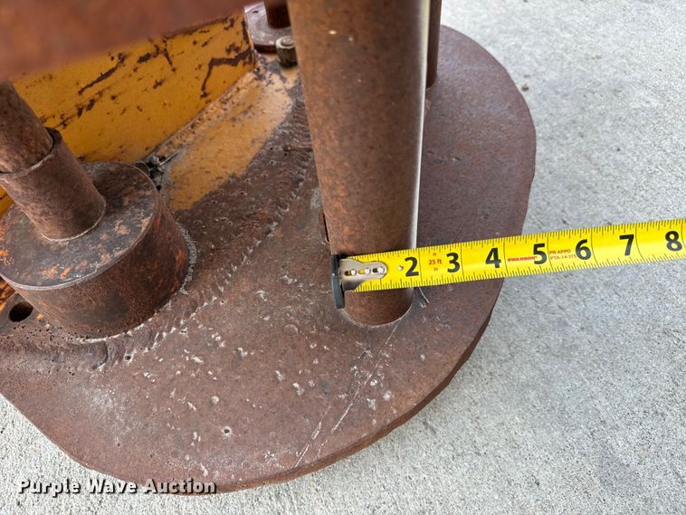 image for item LF9912 Hensley v-bottom bucket