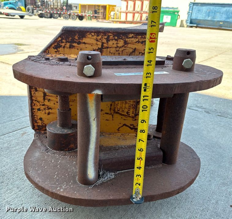 image for item LF9912 Hensley v-bottom bucket