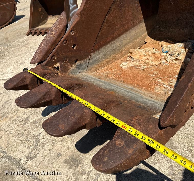 image for item LF9917 Esco bucket 