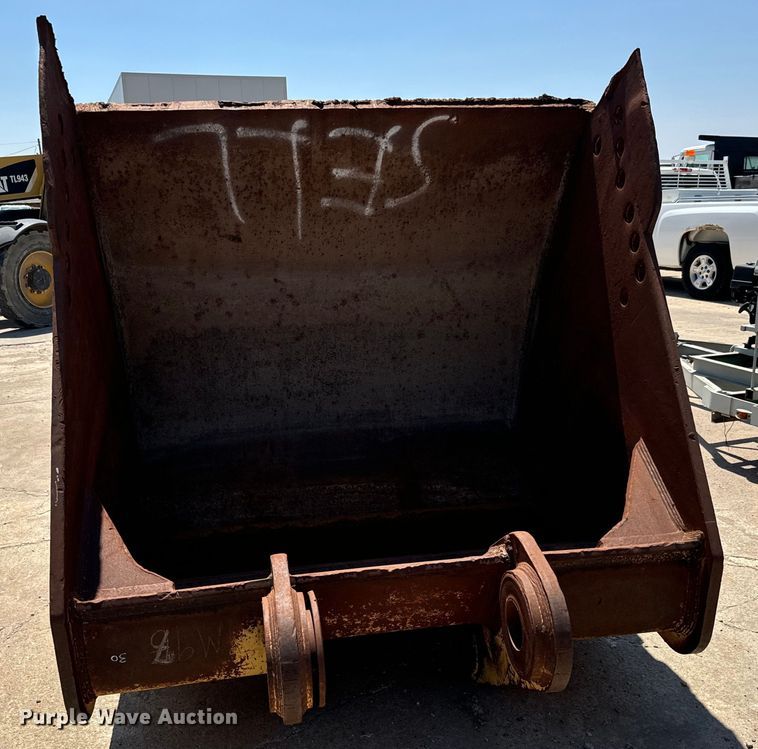 image for item LF9923 Caterpillar  bucket 