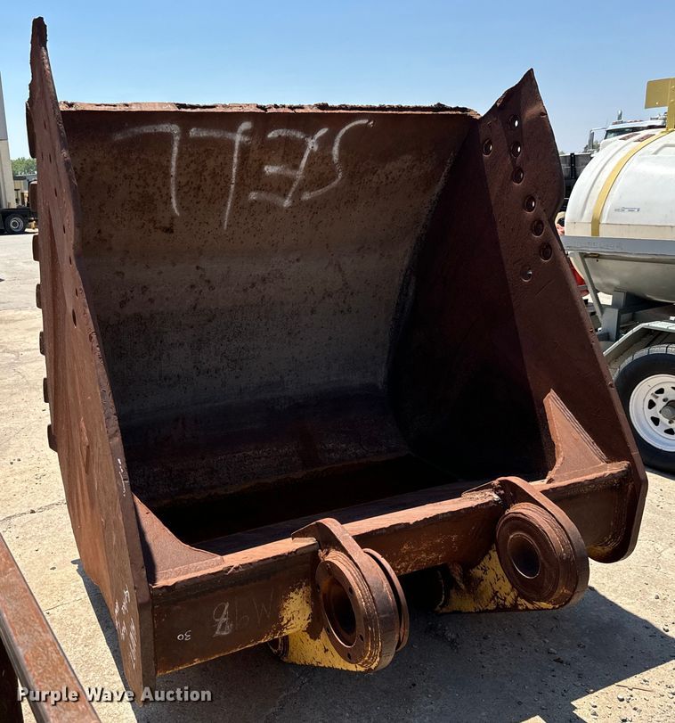 image for item LF9923 Caterpillar  bucket 