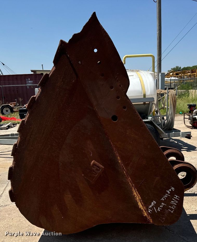 image for item LF9923 Caterpillar  bucket 