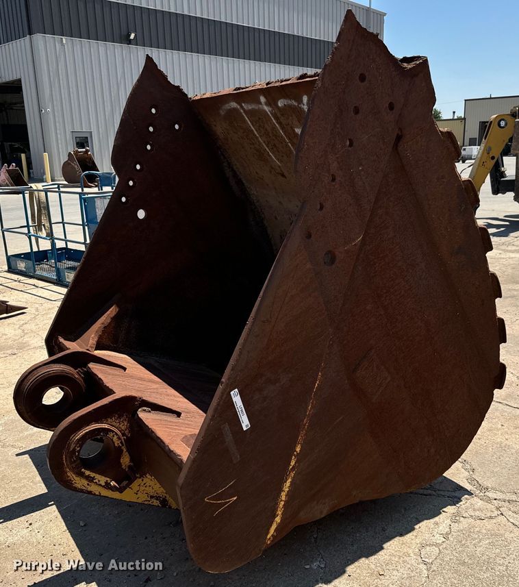 image for item LF9923 Caterpillar  bucket 