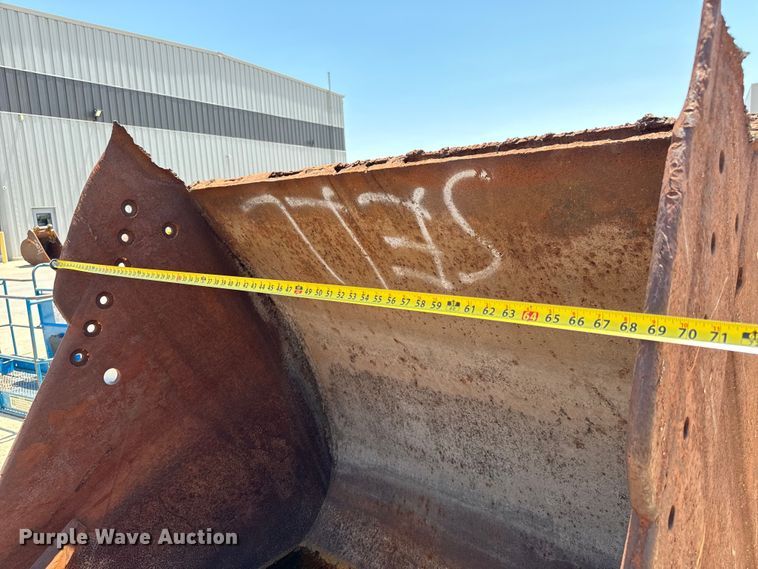 image for item LF9923 Caterpillar  bucket 