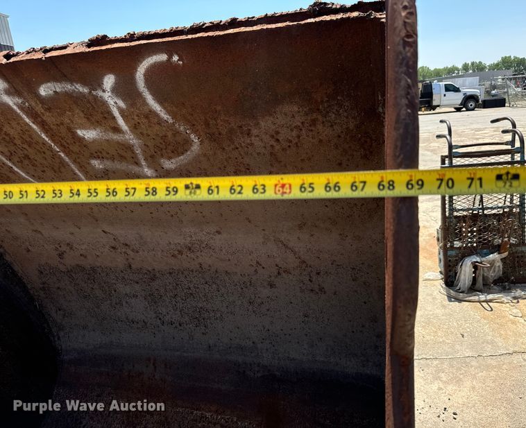 image for item LF9923 Caterpillar  bucket 