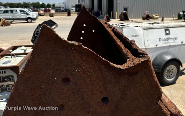 image for item LF9923 Caterpillar  bucket 