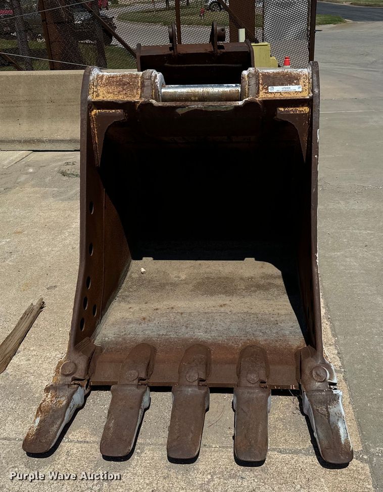 image for item LF9924 Caterpillar  bucket 