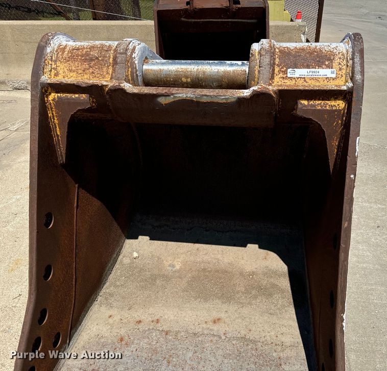 image for item LF9924 Caterpillar  bucket 