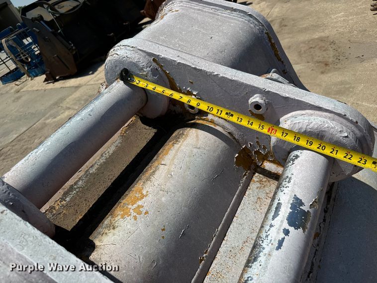 image for item LF9924 Caterpillar  bucket 