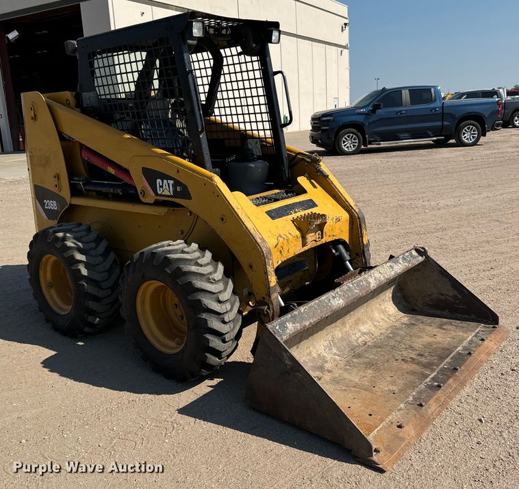 image for item LF9940 2007 Caterpillar  236B2 skid steer loader