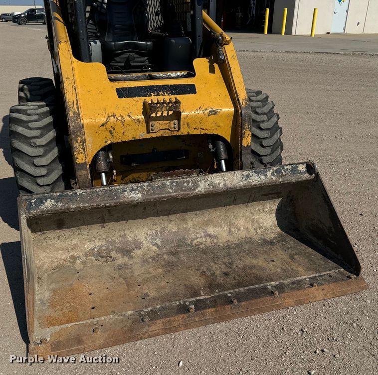 image for item LF9940 2007 Caterpillar  236B2 skid steer loader