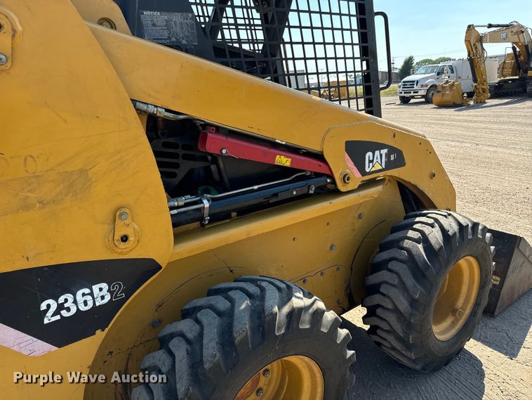image for item LF9940 2007 Caterpillar  236B2 skid steer loader