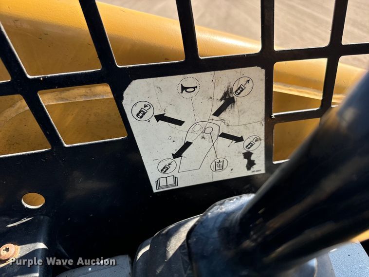 image for item LF9940 2007 Caterpillar  236B2 skid steer loader