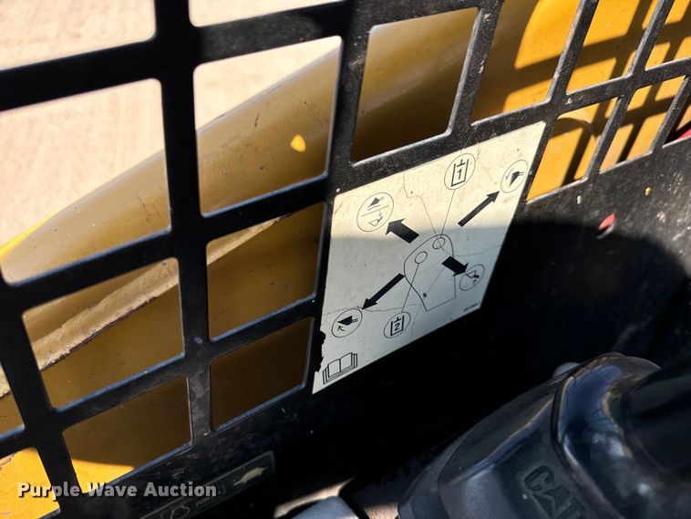 image for item LF9940 2007 Caterpillar  236B2 skid steer loader