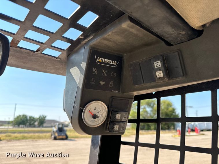 image for item LF9940 2007 Caterpillar  236B2 skid steer loader