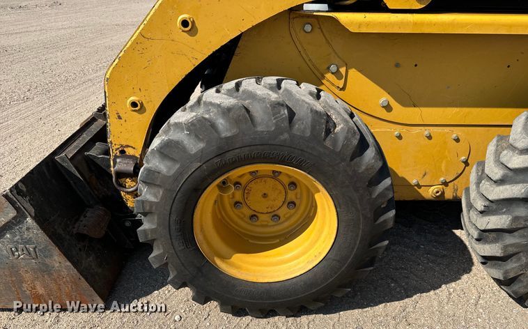 image for item LF9940 2007 Caterpillar  236B2 skid steer loader