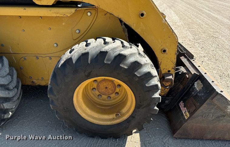 image for item LF9940 2007 Caterpillar  236B2 skid steer loader
