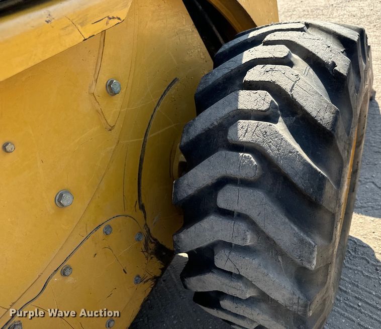 image for item LF9940 2007 Caterpillar  236B2 skid steer loader