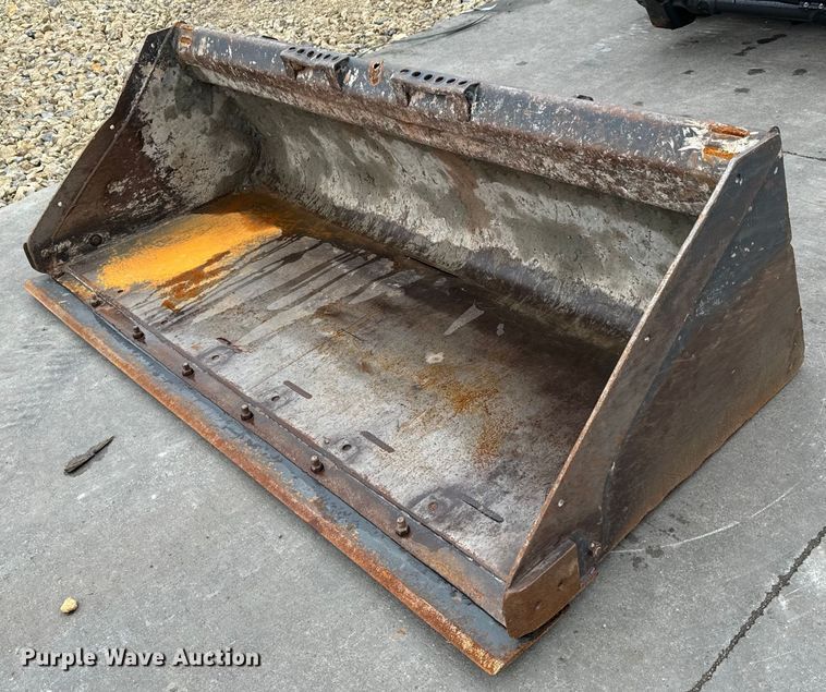 image for item LF9942 Bobcat  80 HD C/I skid steer bucket