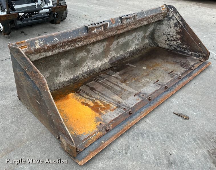 image for item LF9942 Bobcat  80 HD C/I skid steer bucket