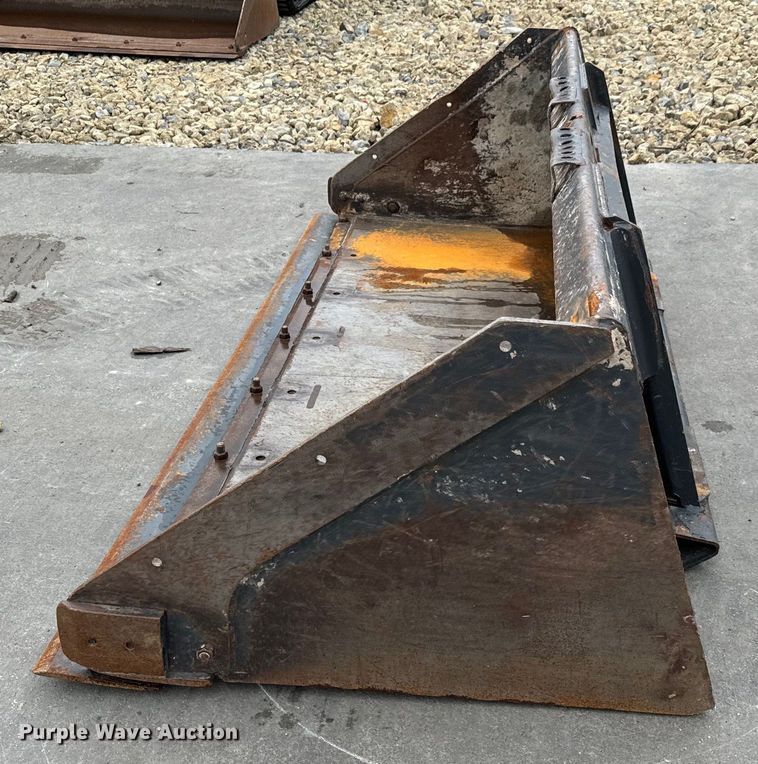 image for item LF9942 Bobcat  80 HD C/I skid steer bucket