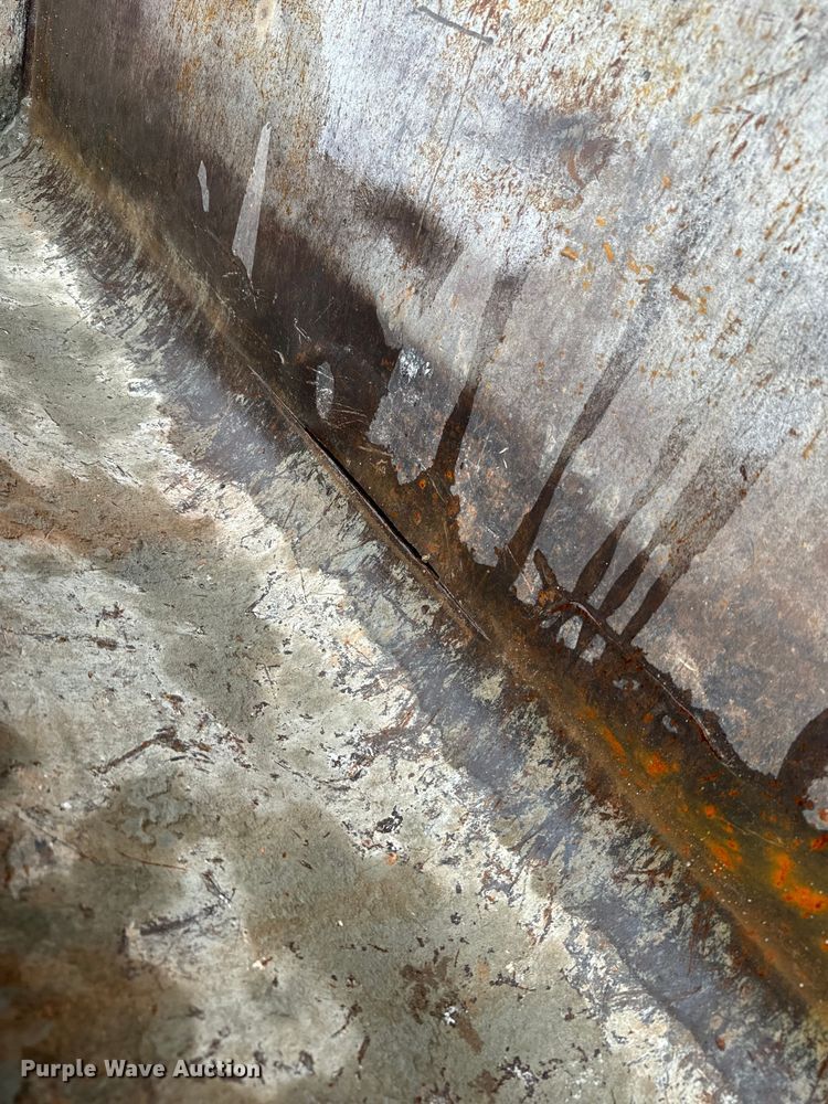 image for item LF9942 Bobcat  80 HD C/I skid steer bucket